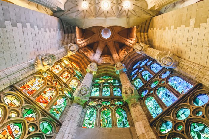 la sagrada familia interieur