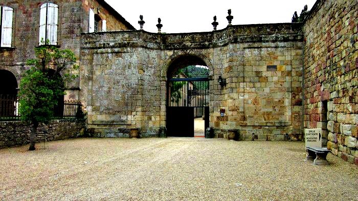 voorhof Abdij Fontfroide Narbonne