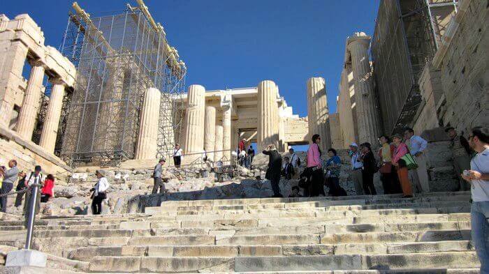 how long does it take to climb the acropolis