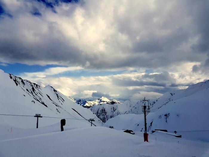 family skiing austria