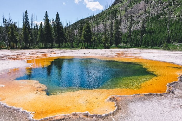 yellowstone resorts