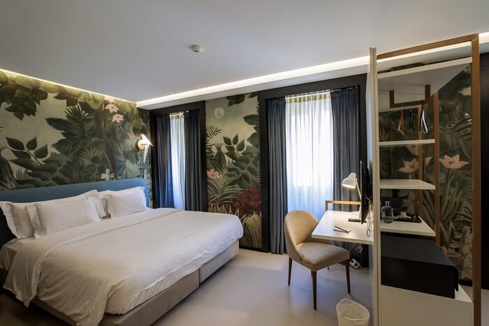 hotels in lisbon with pool